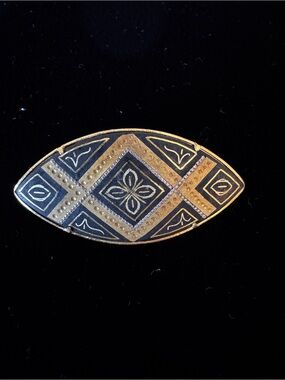 Vintage Brooch Pin Damascene Oval with Trombone Clasp Jewelry